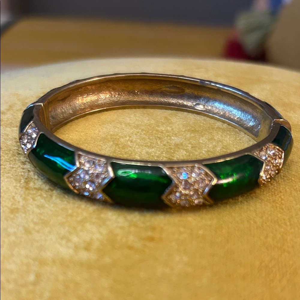 Banana Republic Green Enamel With Unusual Crystal Accent Bangle Magnetic closure